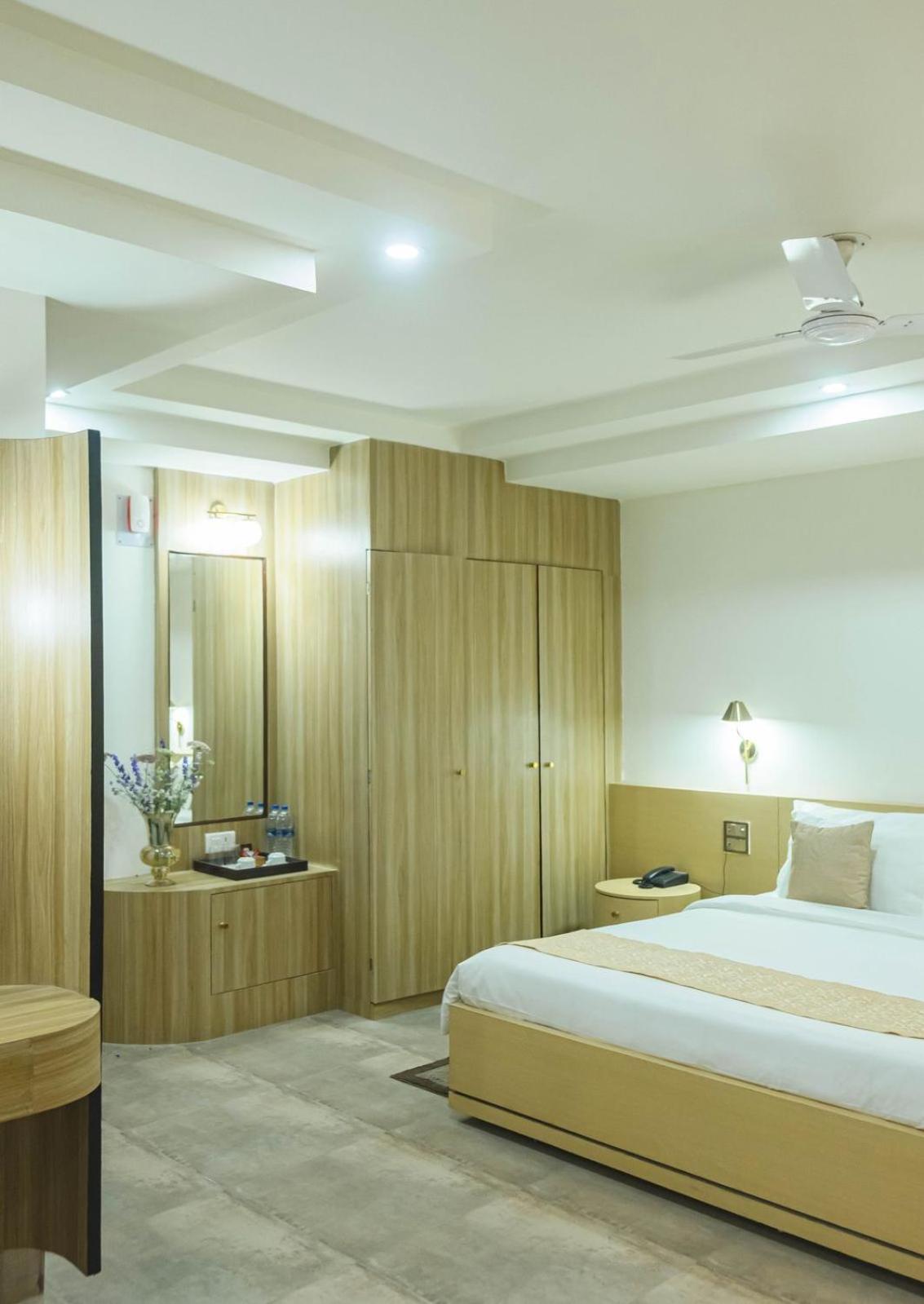 Hotel Lake Shilloi Dimāpur Kültér fotó