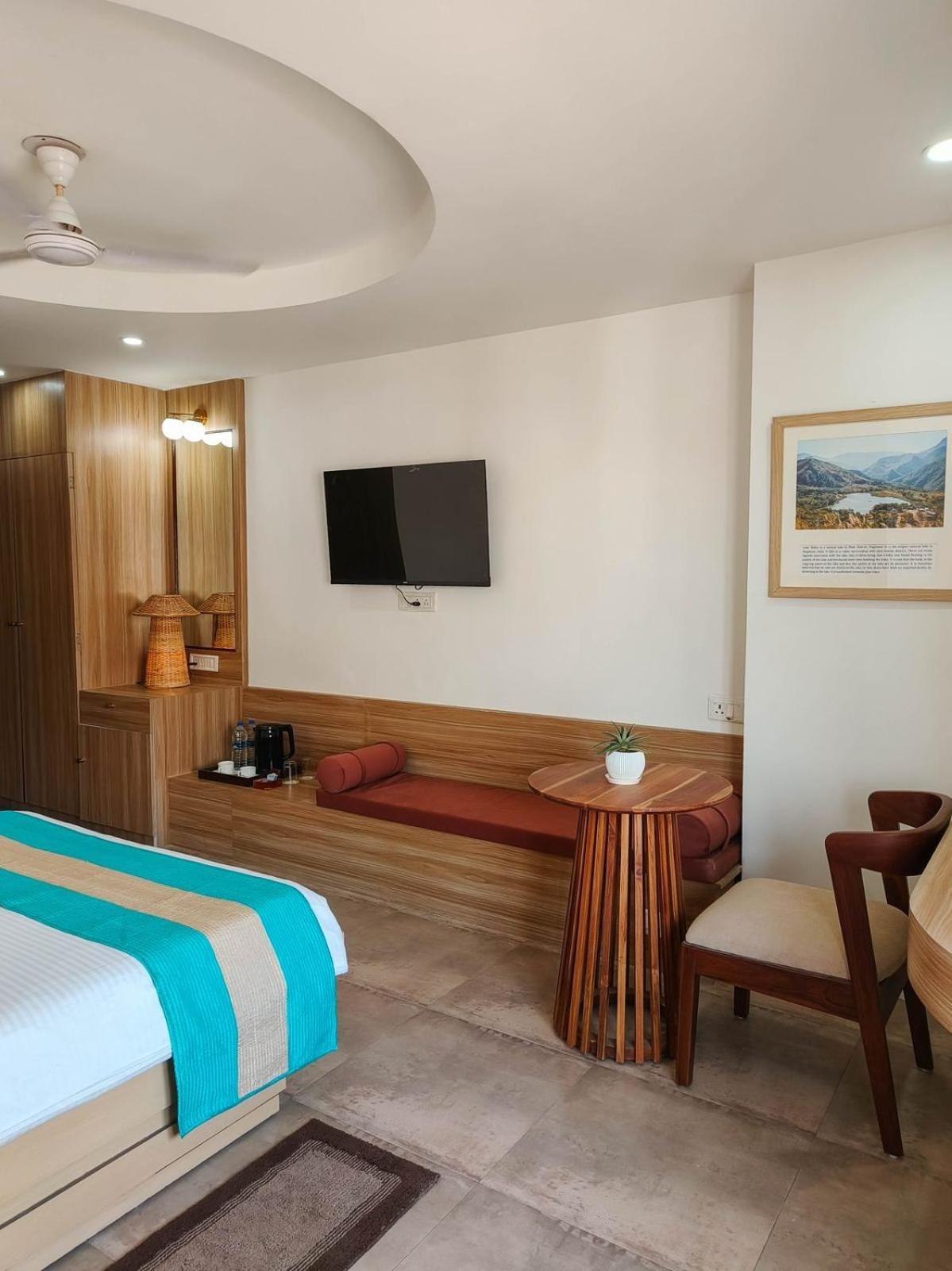 Hotel Lake Shilloi Dimāpur Kültér fotó